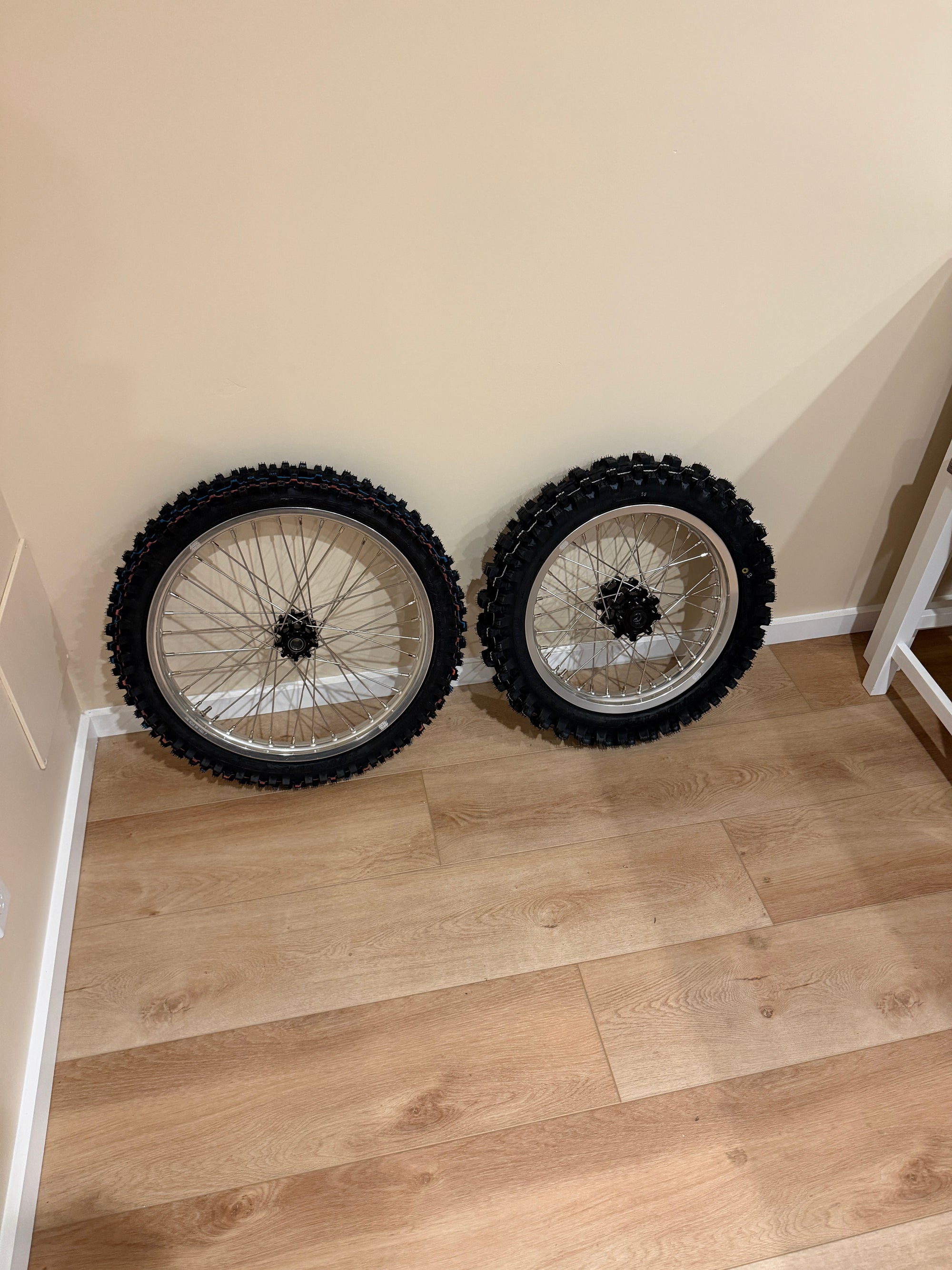 16/19  Light bee Eride2.0/1.0/lbx Wheelset with dirt tires!